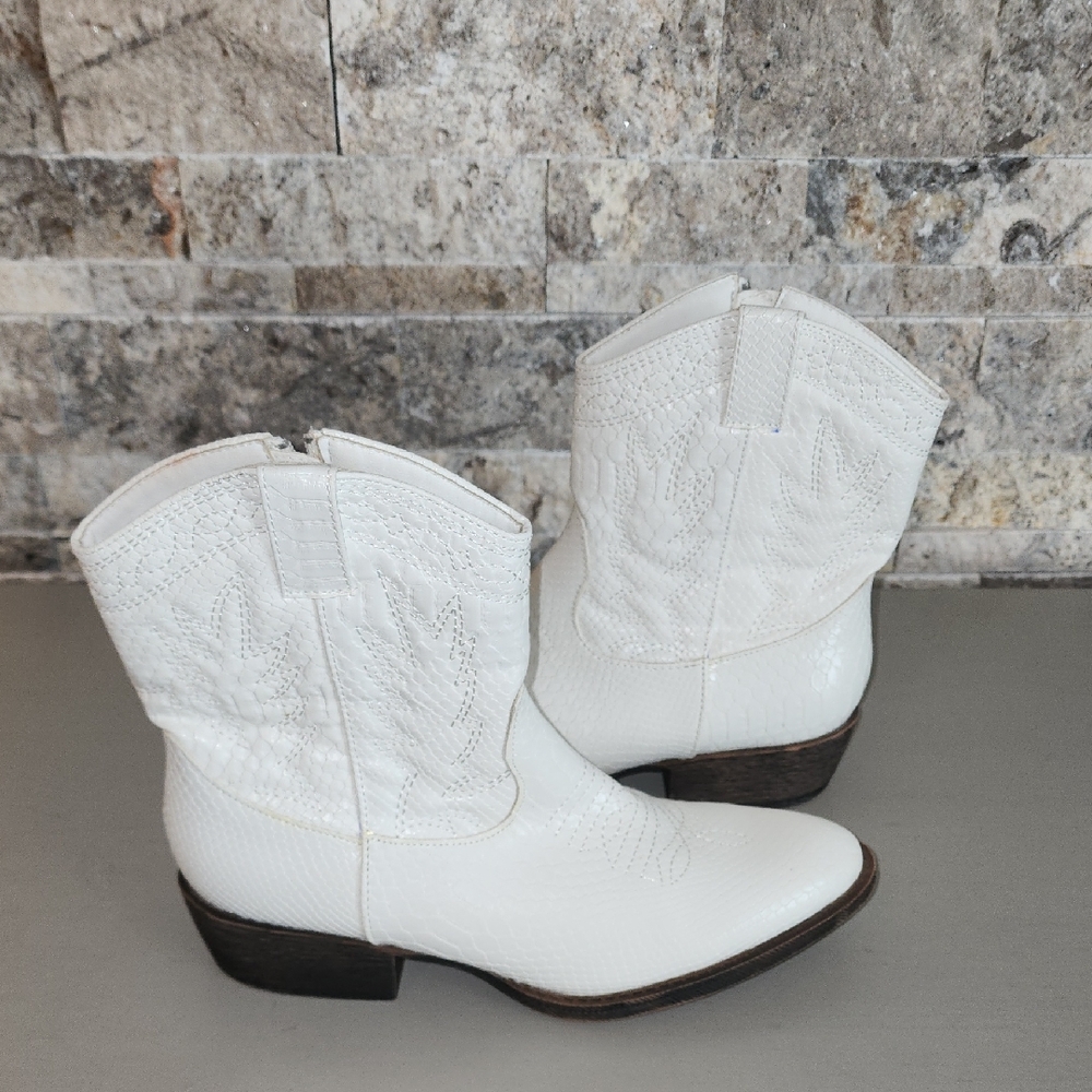 Coconuts  By Matisse White Western Ankle Boots